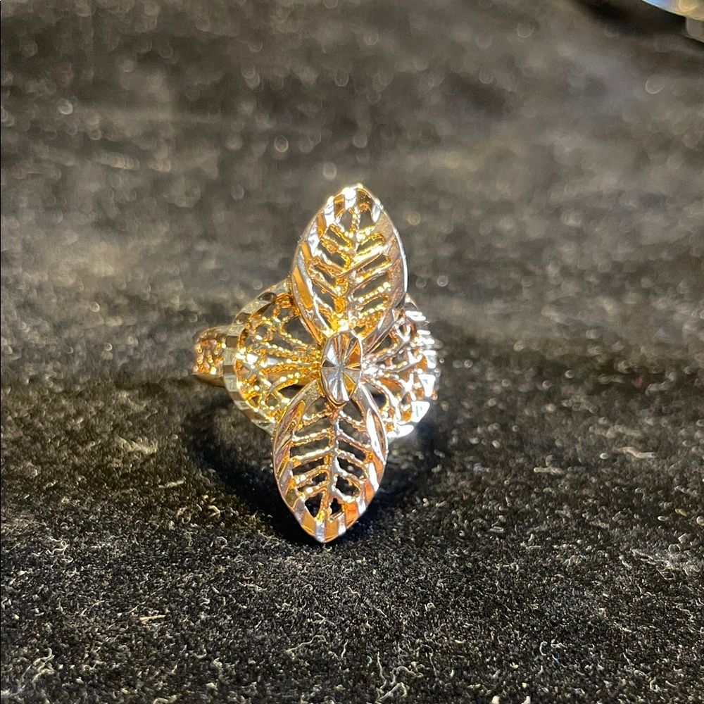 Elegant Gold Leaf Design Moissanite Ring